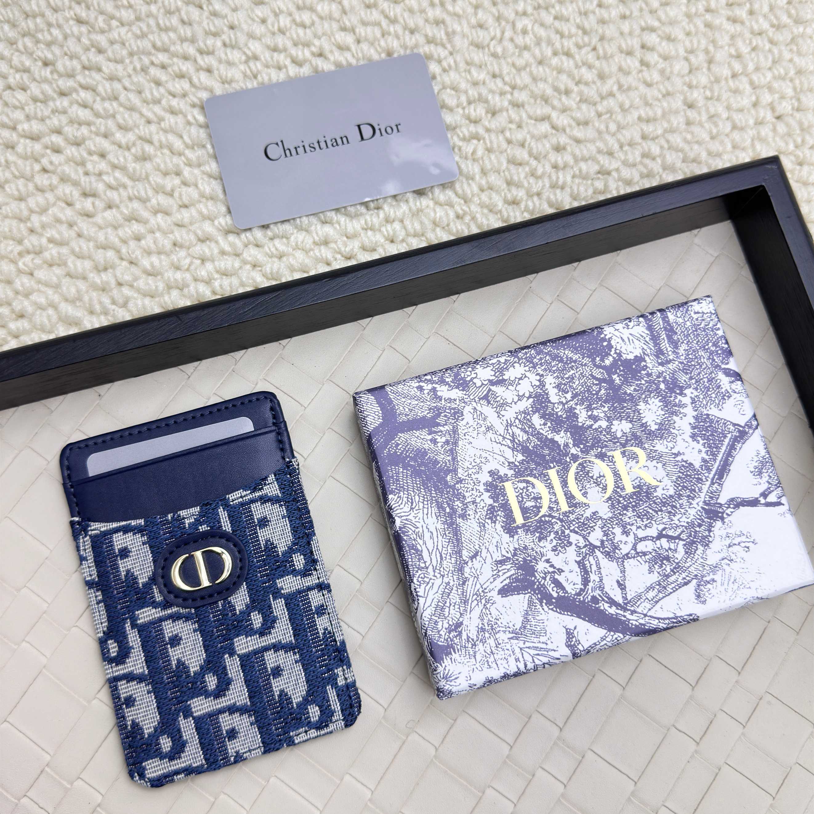 D10r Magnetic Card Holder