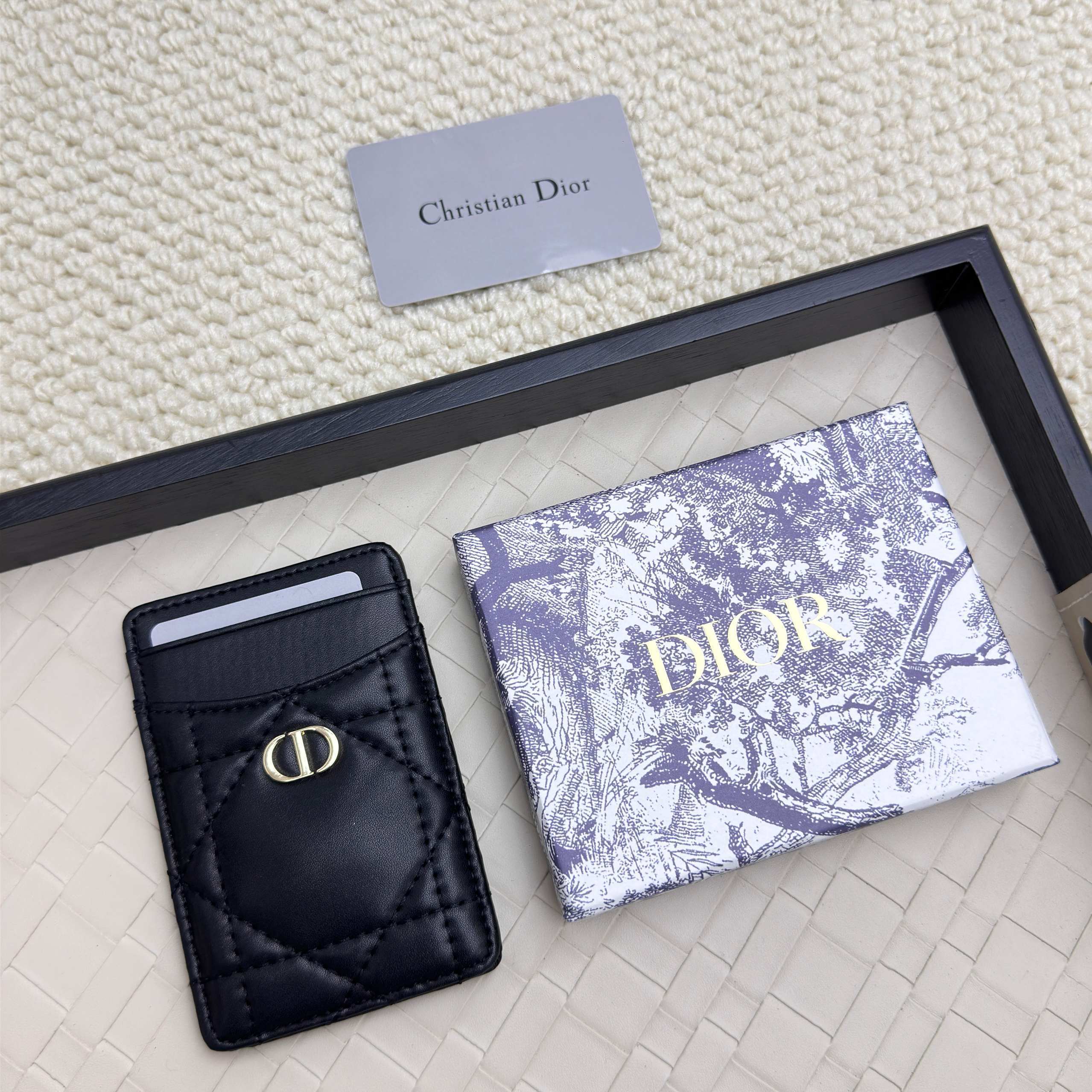 D10r Magnetic Card Holder
