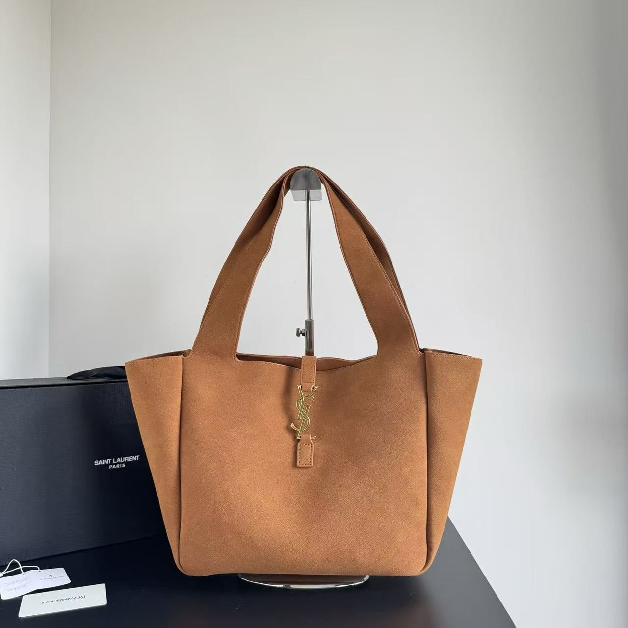 LE 5 À 7 With Box