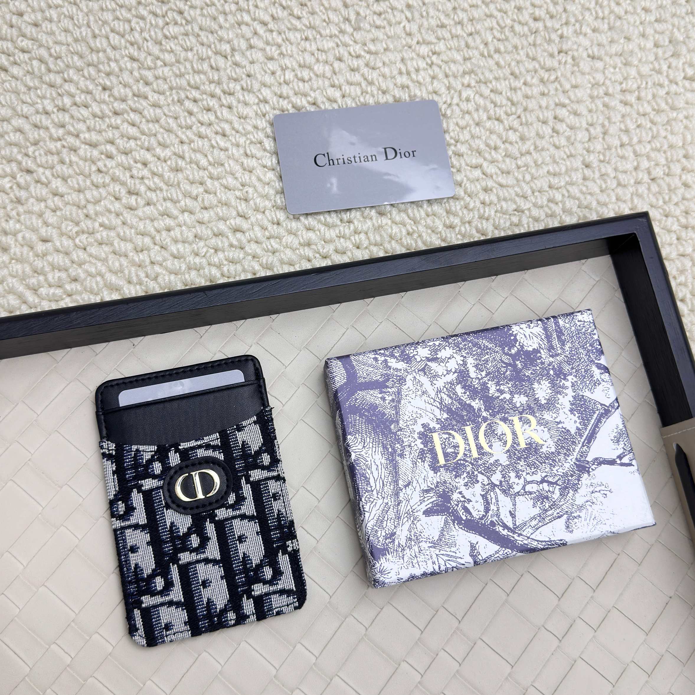 D10r Magnetic Card Holder