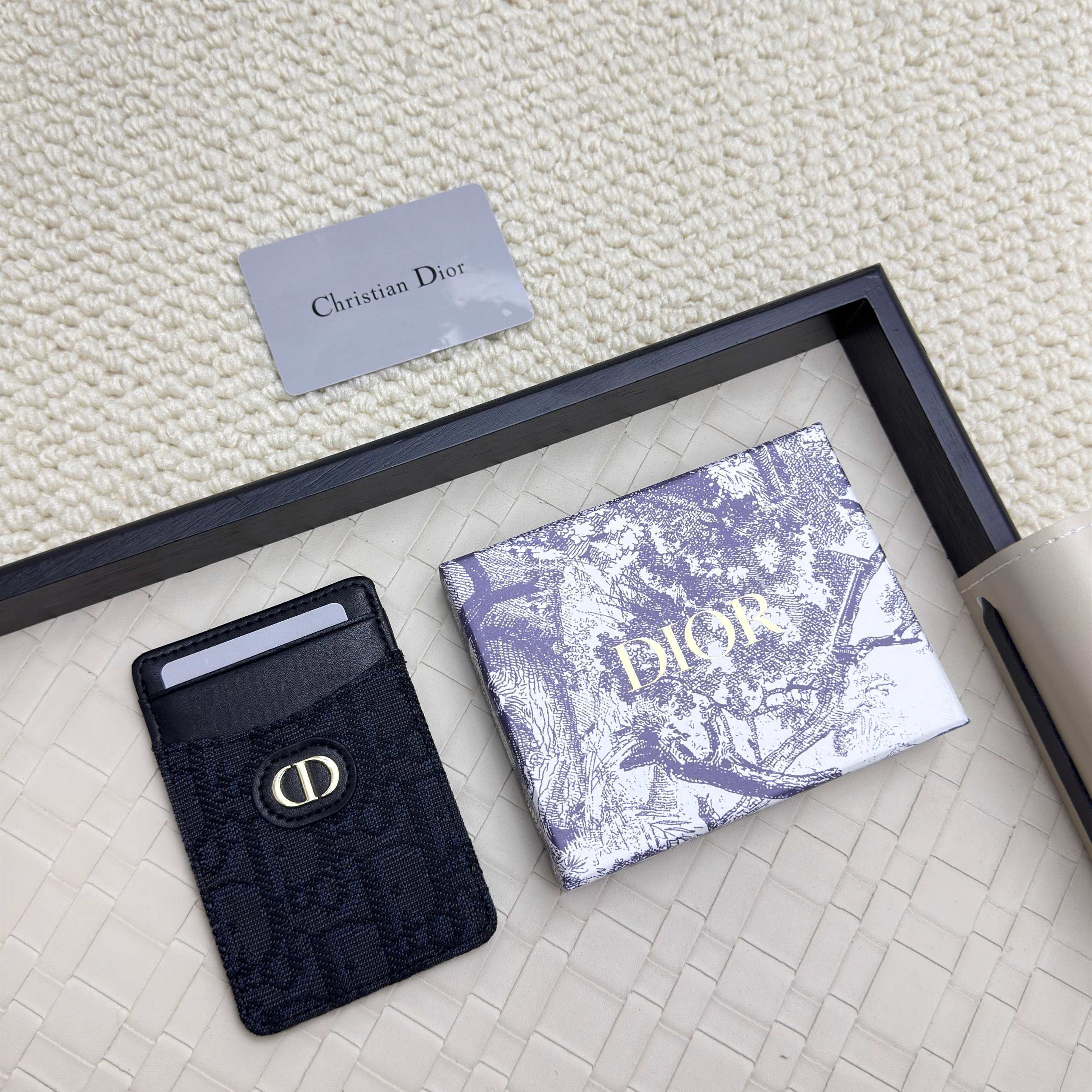 D10r Magnetic Card Holder