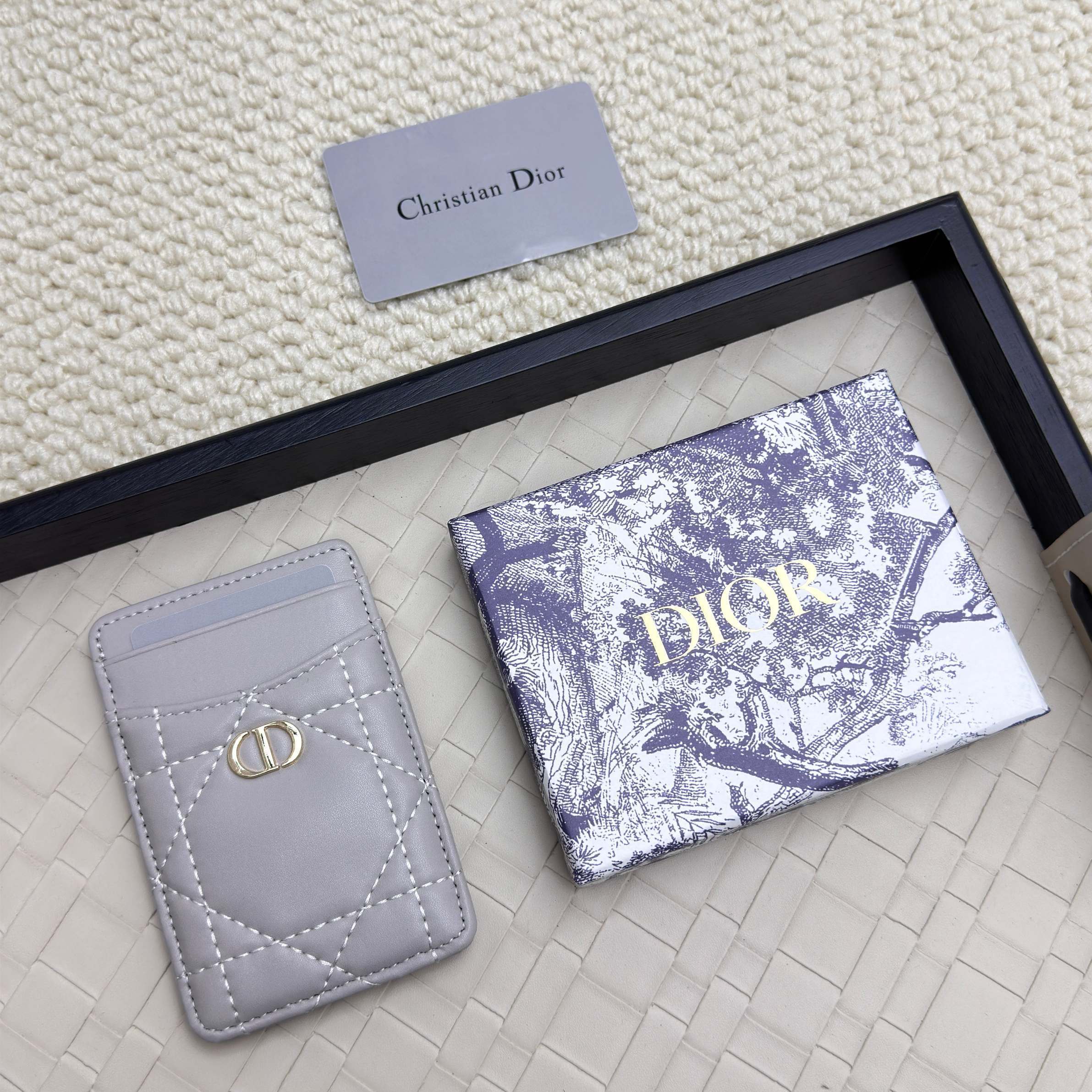 D10r Magnetic Card Holder