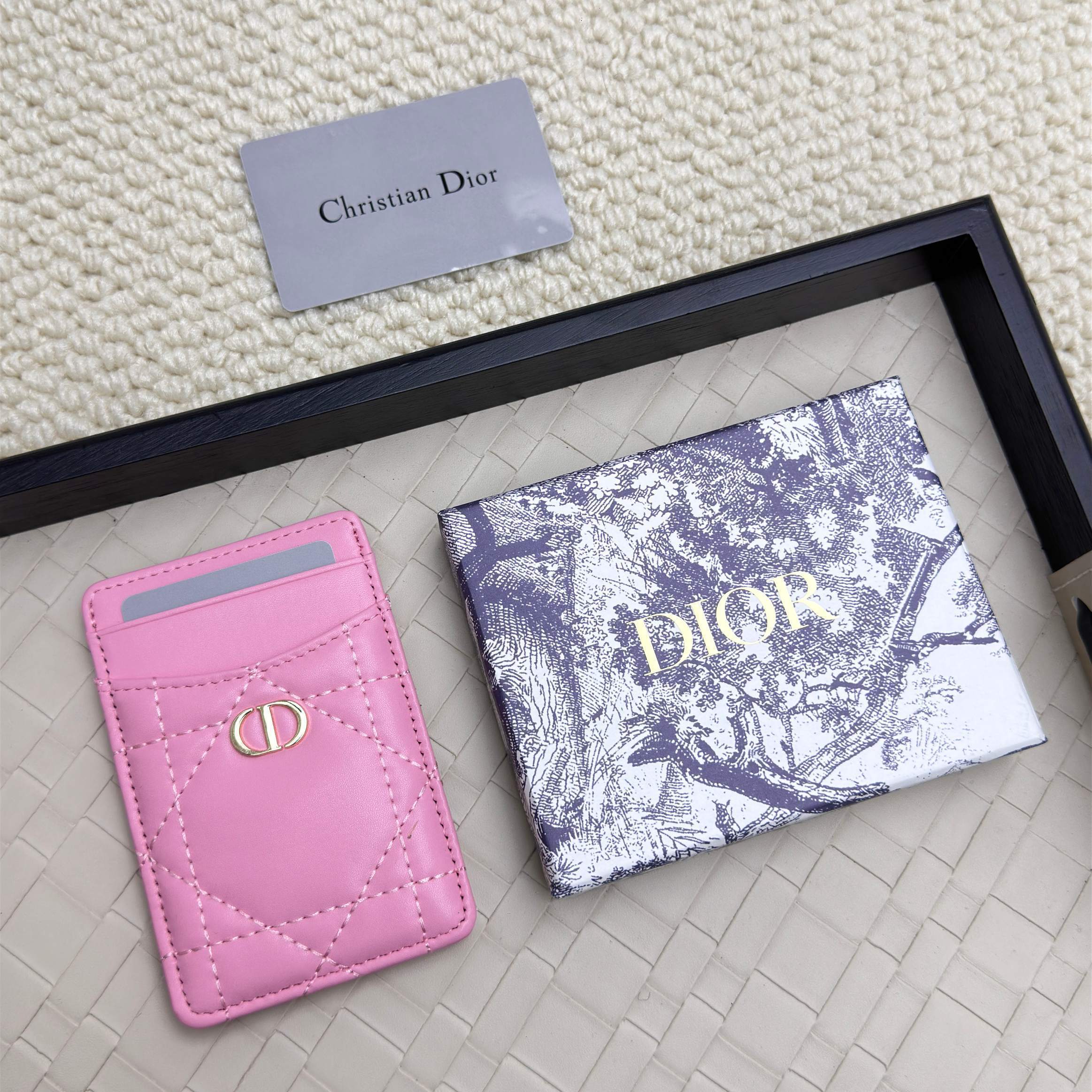 D10r Magnetic Card Holder